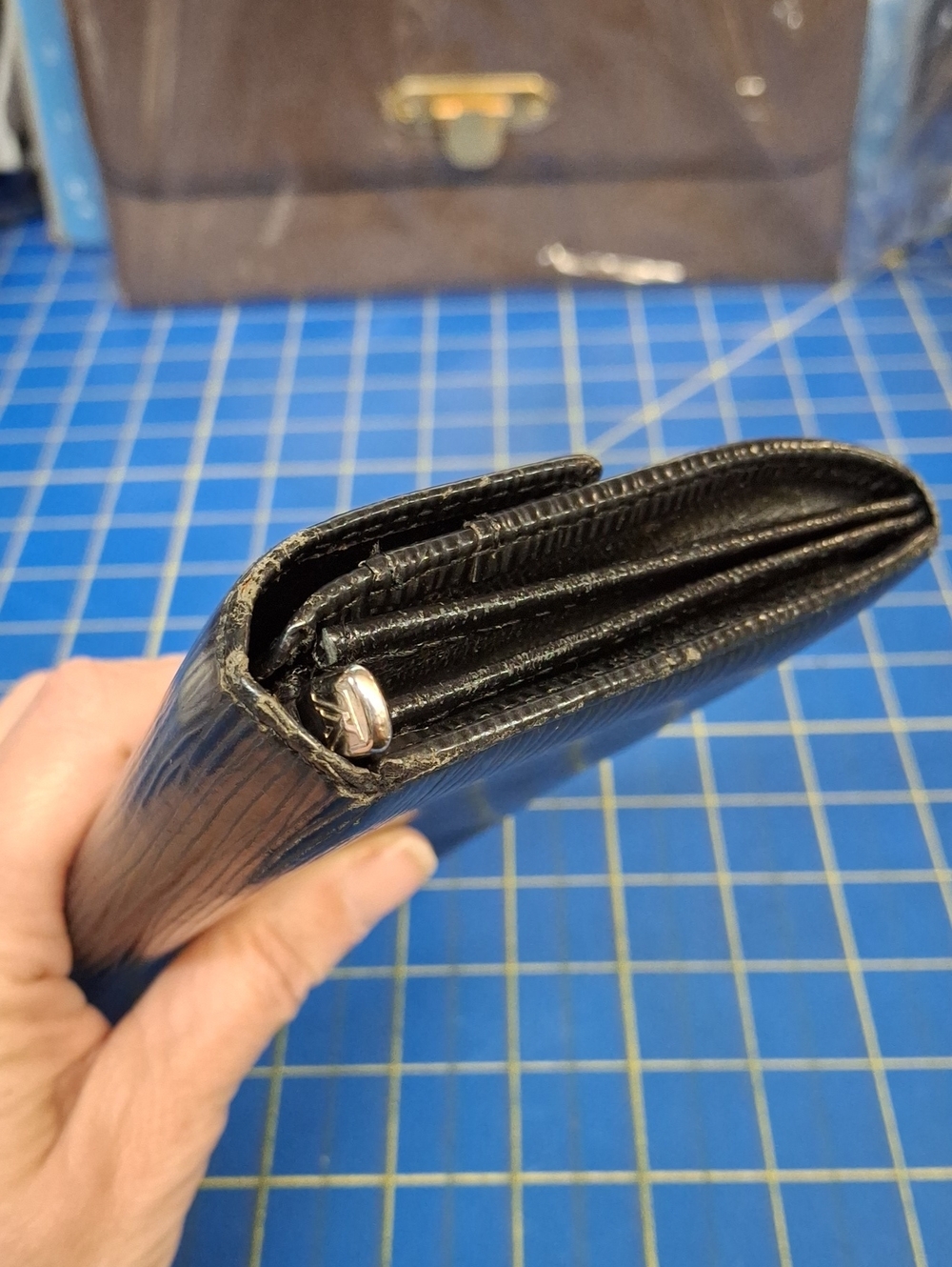 Louis Vuitton Epi Leather llLong Wallet 7x4x1 Preloved - Picture 13 of 16